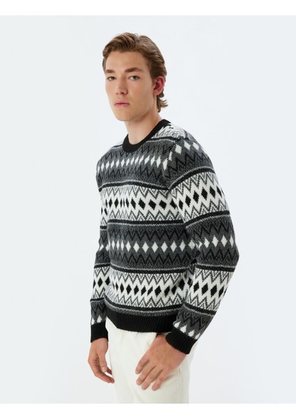 Triko Kazak Bisiklet Yaka Desenli Uzun Kollu fiyatları