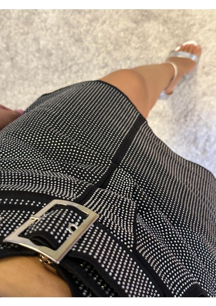 Kemer Aksesuarlı Parıltılı Mini Etek Siyah fiyatları
