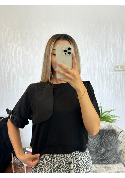 Kol Kemer Detay Siyah Tişört