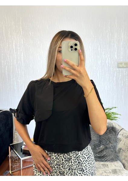 Kol Kemer Detay Siyah Tişört