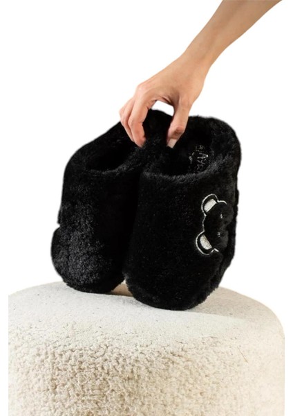 Önü Kapalı Ayıcık Baskılı Peluş Kadın Ev Terliği Siyah modelleri