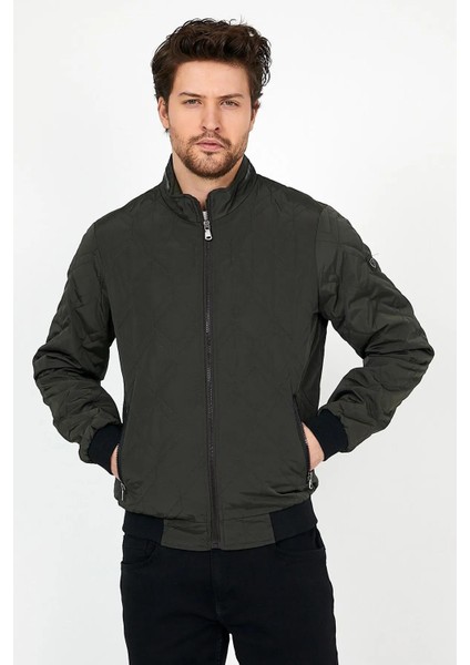 Yeni Sezon Erkek Yeşil Mevsimlik Triko ve Deri Biye Detaylı Fermuarlı Iç Cepli Mont&ceket indirimleri