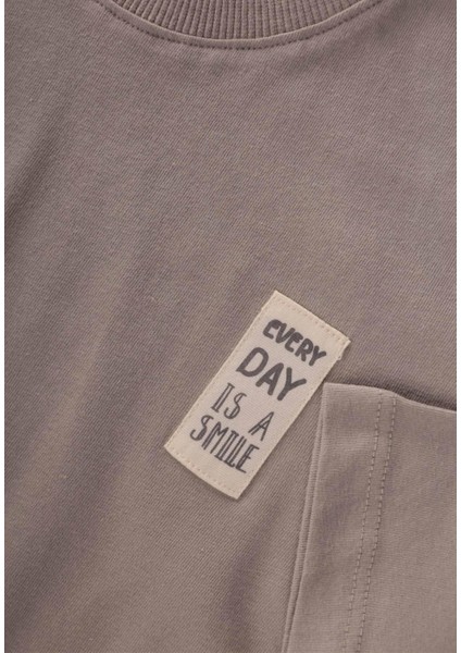 Etiket Detaylı Mevsimlik T-Shırt 2-10 Yaş Vizon modelleri