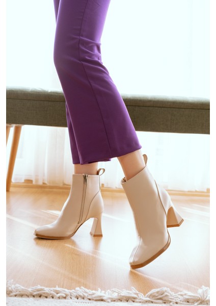 Barelle Bej Önü Dikişli (8 cm Topuklu ) Küt Burun Topuklu Bot modelleri