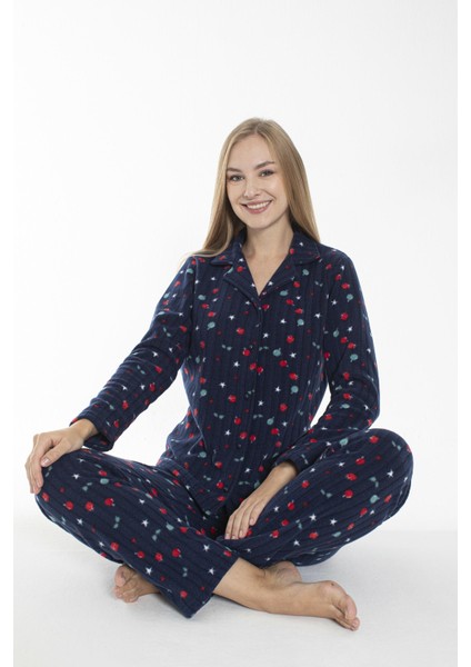 Kadın Kışlık Meyve Desenli Önden Düğmeli Fitilli Polar Pijama Takımı Lacivert modelleri