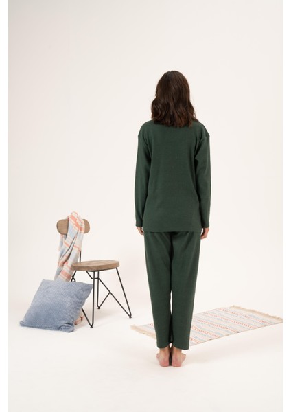 Kadın Kışlık Düğmeli Yaka Kelebek Işlemeli Şardonlu Pijama Takımı