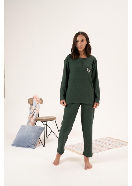 Kadın Kışlık Düğmeli Yaka Kelebek Işlemeli Şardonlu Pijama Takımı