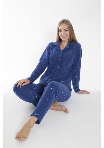 Kadın Kışlık Yıldız Desenli Önden Düğmeli Fitilli Polar Pijama Takımı Koyu Mavi modelleri