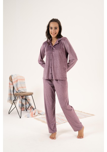 Kadın Kışlık Puantiyeli Önden Düğmeli Kadife Pijama Takımı Lila modelleri