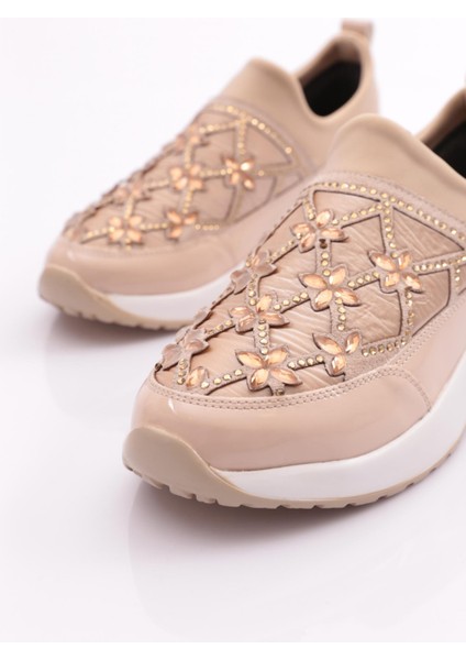 401 Kadin Çiçek Detayli Sneaker Ayakkabi fırsatları