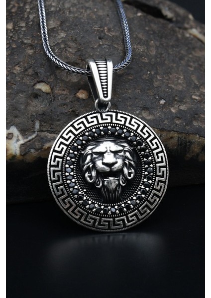 Gümüş Aslan Figürlü Mikro Taş Süslemeli Grek Desenli 925 Ayar Gümüş Kolye Zincir 901154