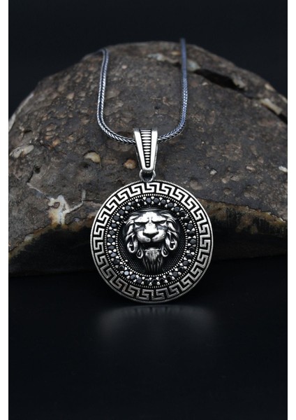 Gümüş Aslan Figürlü Mikro Taş Süslemeli Grek Desenli 925 Ayar Gümüş Kolye Zincir 901154 modelleri