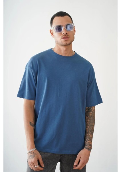 Unisex Pis Yaka Black On Black Baskılı Oversize Kalıp Tişört 1012