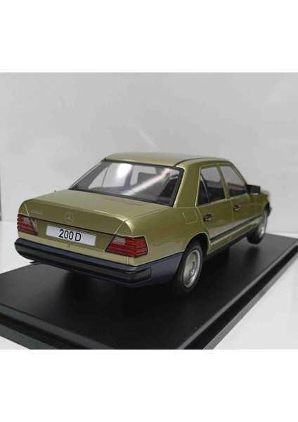 1:18 1984 Mercedes-Benz 200 D_ (W124) Kapalı Gövde Metal Model (Yeşil Tonu)