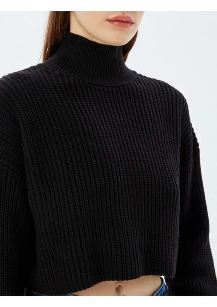 x Zeynep Bastık - Püsküllü Crop Triko Kazak Balıkçı Yaka Uzun Kollu indirimleri