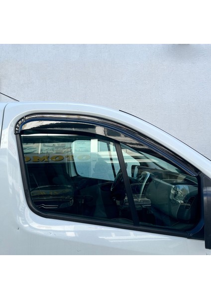 Renault Trafic 2014- Yılı Ve Sonrası Cam Rüzgarlığı 2 Parça fırsatları