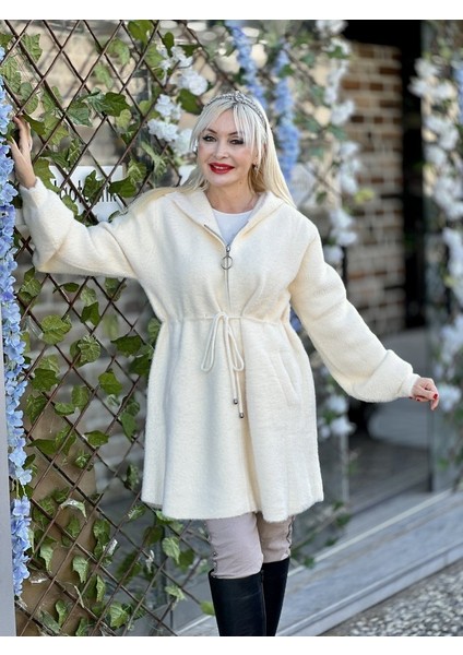 N33042 Kapüşonlu Göğüs Altı Ipli Angora Kaban Krem modelleri