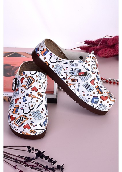 3034 Doktor Gereçleri Desenli Anatomik Terlik