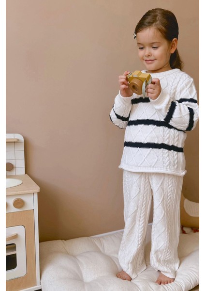 Sarmal Çizgi Detaylı 2 Li Triko takım - Kremlacivert modelleri