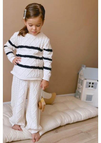 Sarmal Çizgi Detaylı 2 Li Triko takım - Kremlacivert indirimleri