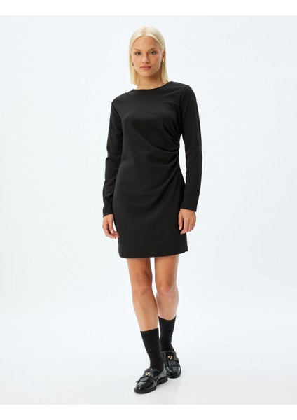 Uzun Kollu Mini Elbise Drape Detaylı Yuvarlak Yaka Slim Fit Krep Scuba Kumaş