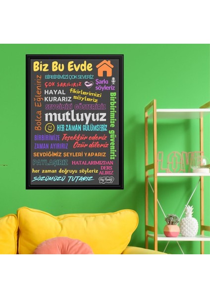 Bu Evde Her Zaman Gülümseriz Yazısı (Siyah Çerçeve Görünümlü) Renkli Yazılı 40 x 55 cm Pvc 1mm