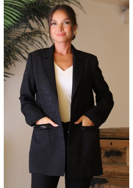 Uzun Kollu Cepleri Işlemeli Siyah Kadın Ceket 6152-2Y4