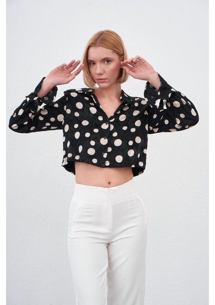 Kolları Volanlı Puantiyeli Saten Gömlek-Siyah