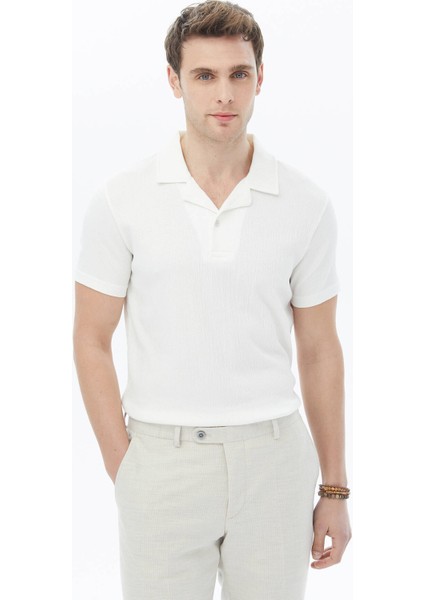 Beyaz Jakarlı Küba Yaka Pamuk Karışımlı T-Shirt fırsatları