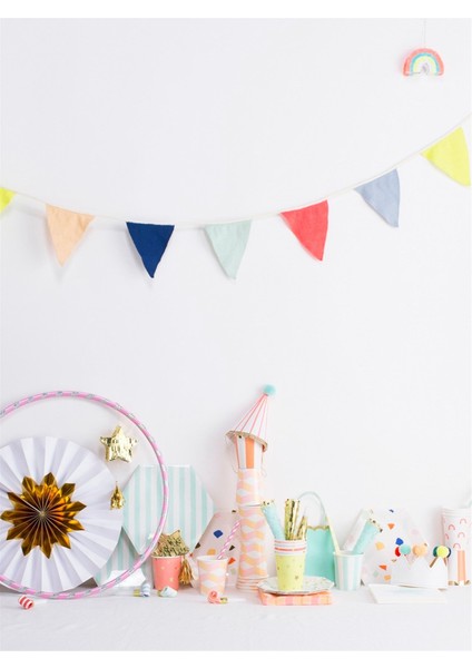 - Multicolor Knitted Flag Garland - Renkli Örme Bayraklar Asılan Süs modelleri