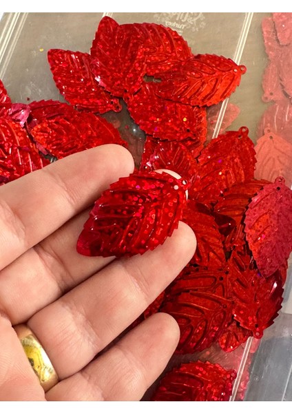 50 Adet Kırmızı Lazer Kesim Yaprak Pul Delikli Pul Payet 3 x 2 cm
