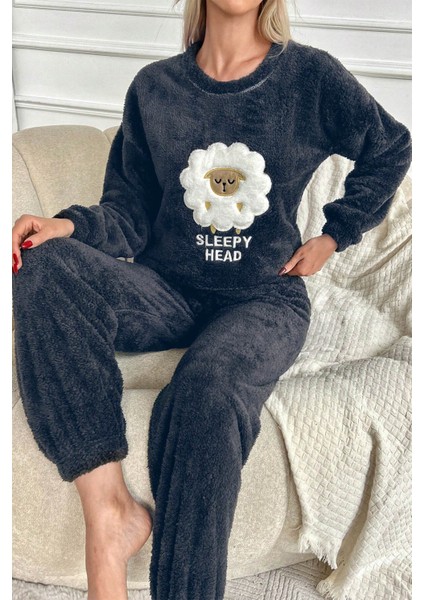 Desenli Tam Peluş Kışlık Yılbaşı Kadın Pijama Takımı fırsatları