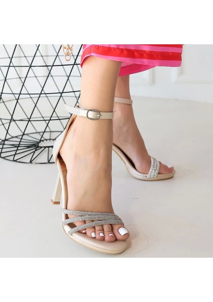 Arpil Bej Cilt Topuklu Ayakkabı fırsatları