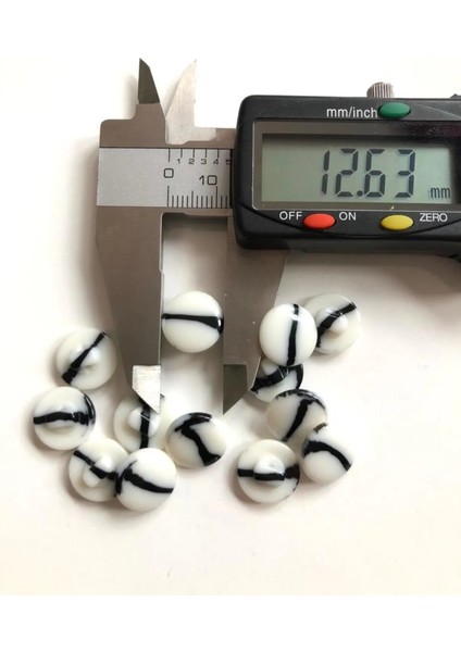 12,5 mm Mermer Desen Ayak'lı Siyah Beyaz Polyester Düğme(20 Adet) fiyatları