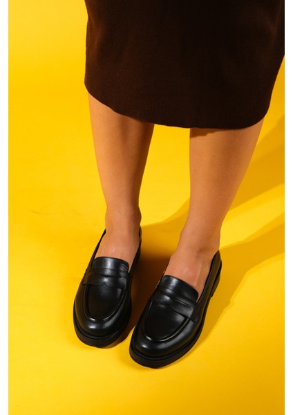 Pline Siyah Cilt Deri Kadın Loafer Ayakkabı