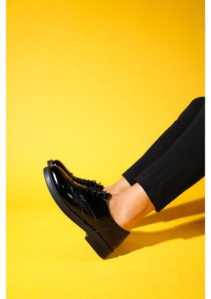 Avra Siyah Rugan Deri Kadın Oxford Ayakkabı