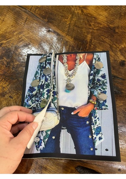 3 Boyutlu Çiçekli Giyimli Kadın Arma Dikiş Aplike 23 x 20 cm