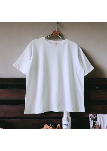 Beyaz Normal Kalıp Bisiklet Yaka Kısa Kollu Kadın Basic Tişört