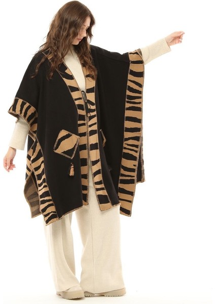 Kadın Zebra Desenli Püskül Detaylı Cepli Oversize Şık Tasarımlı Kalın Panço