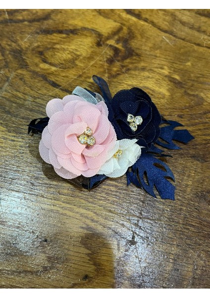 Zirkon Taşlı Çiçekli Tasarım Kadın Broş Yaka Iğnesi Giyim Türban Aksesuarı 7x5 cm fiyatları