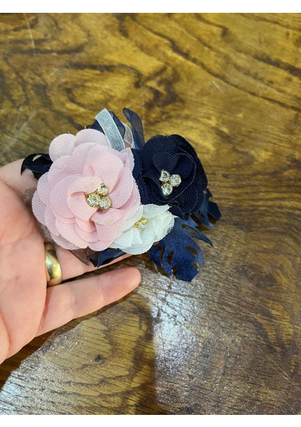 Zirkon Taşlı Çiçekli Tasarım Kadın Broş Yaka Iğnesi Giyim Türban Aksesuarı 7x5 cm modelleri
