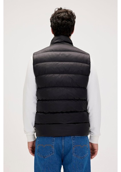24.02.17.003 Vance Vest Erkek Yelek