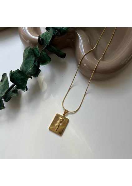 Çelik Gold Plaka Gül Kolye