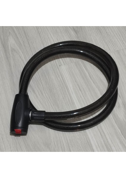 Kalın Anahtarlı Motorsiklet Kilidi 2cm Eni ve 1.5 Metre Uzunluğunda Çelik Halatlı 1 Adet