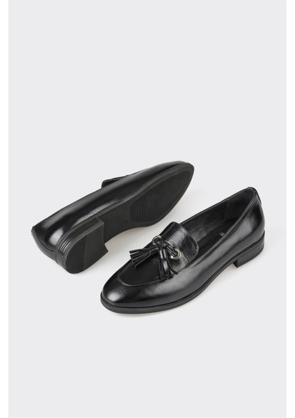 Kadın Günlük Ayakkabı Deri Malzemeden Yapılmış Şık Siyah Loafer Modeli modelleri