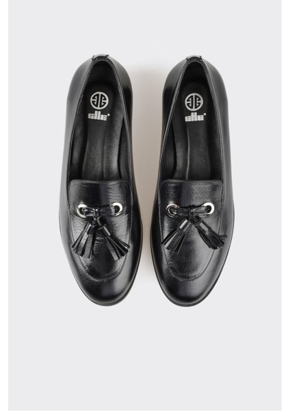 Kadın Günlük Ayakkabı Deri Malzemeden Yapılmış Şık Siyah Loafer Modeli fırsatları