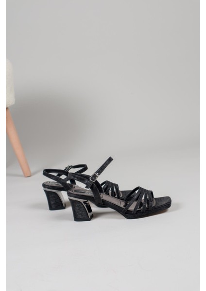 Noemi Alçak Topuklu Ayakkabı Siyah fiyatları