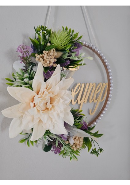 Bebek Çocuk Özel Gün Çiçekli Pleksi Tek Isimlikli Incili Tasarım Kasnak Kapı ve Duvar Süsü