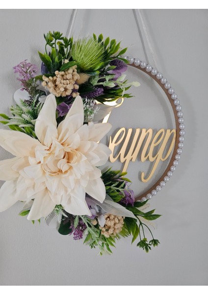 Bebek Çocuk Özel Gün Çiçekli Pleksi Tek Isimlikli Incili Tasarım Kasnak Kapı ve Duvar Süsü fırsatları