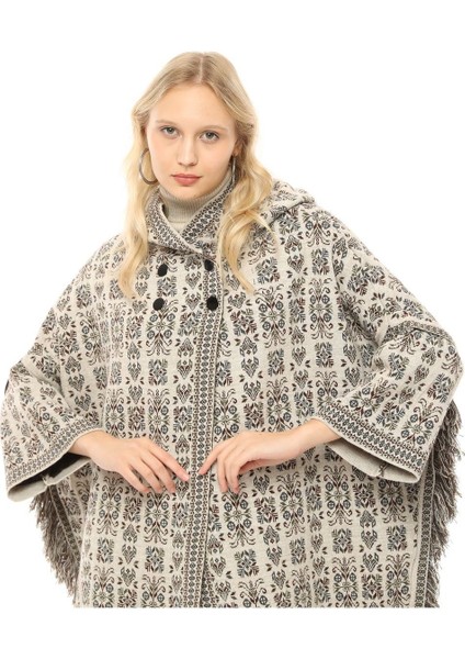 Kadın Kilim Desenli Kapüşonlu Çıtçıt Detaylı Oversize Şık Tasarımlı Kalın Panço